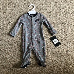 🎄NWT NIKE baby boy onesie 3 months🎄